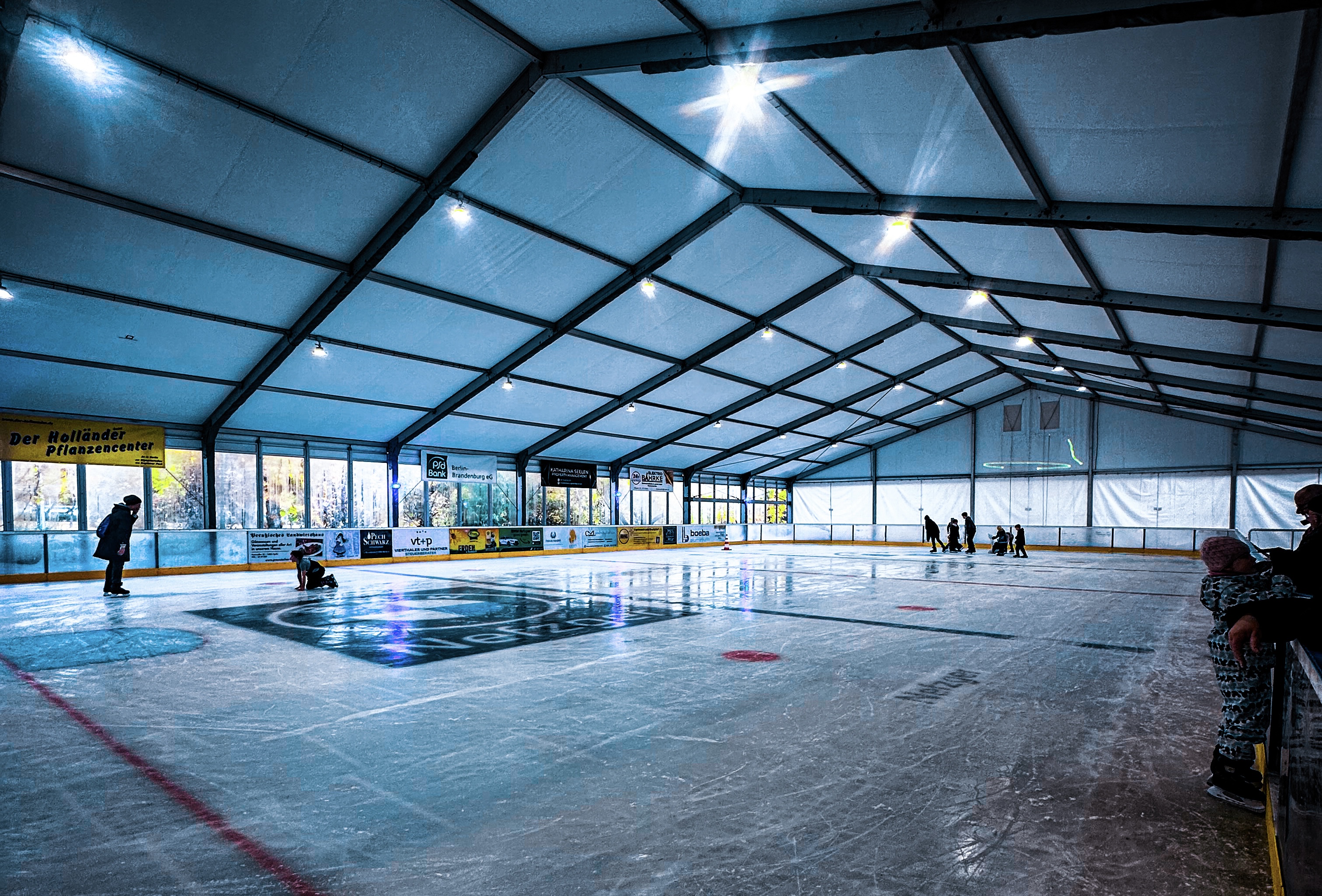 Eisbahn Olympiastadion.jpg