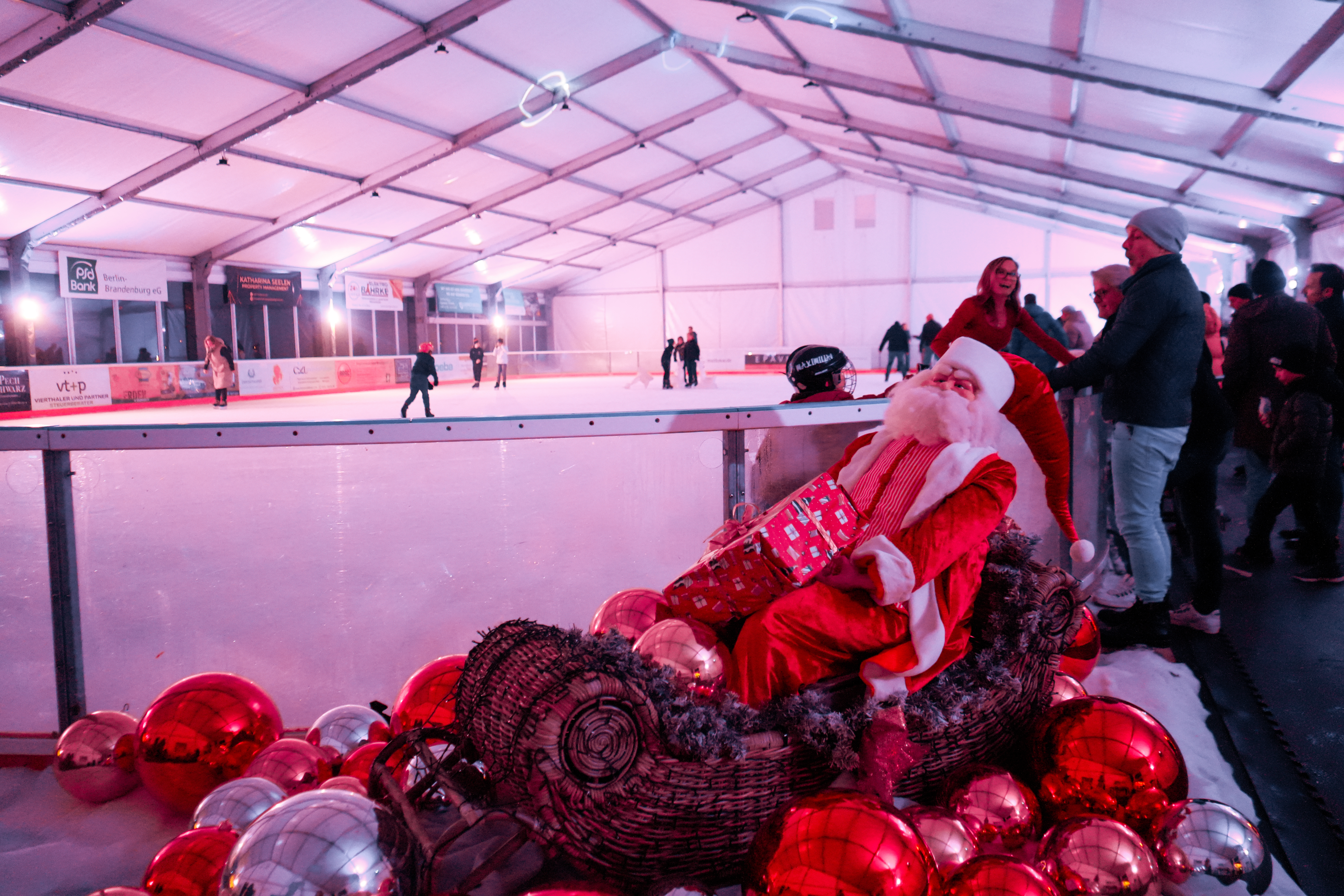 Eisbahn_Weihnachtsman.JPG