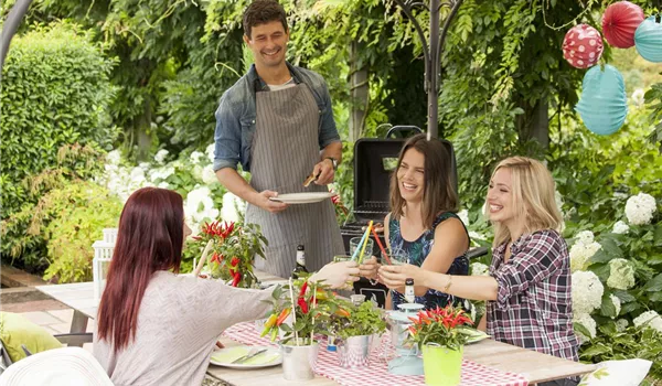 Den Sommer voll auskosten: das perfekte Sommerfest im Garten Den Sommer voll auskosten: das perfekte Sommerfest im Garten